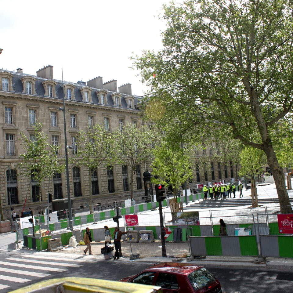 L 'Open Tour -- Hop On Hop Off Buses in Paris