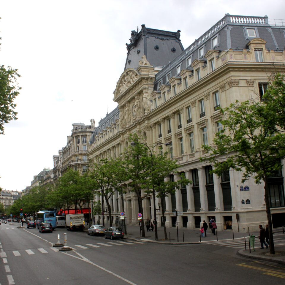 L 'Open Tour -- Hop On Hop Off Buses in Paris