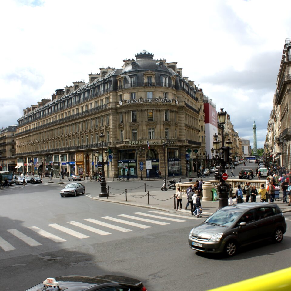 L 'Open Tour -- Hop On Hop Off Buses in Paris