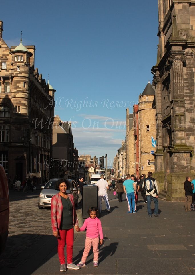 Walk down the Royal Mile in Edinburgh (Scotland)