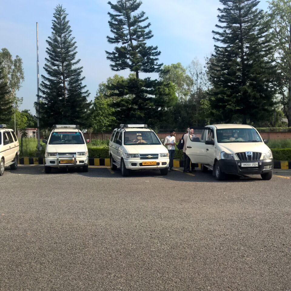 Taxis at Pantnagar Airport