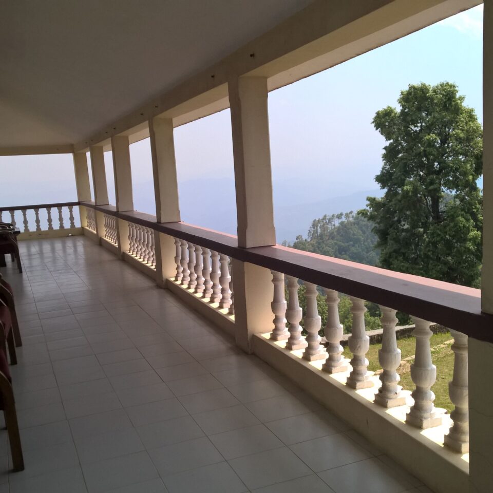 Stay at the Grand Oak Manor in Binsar, Uttarakhand