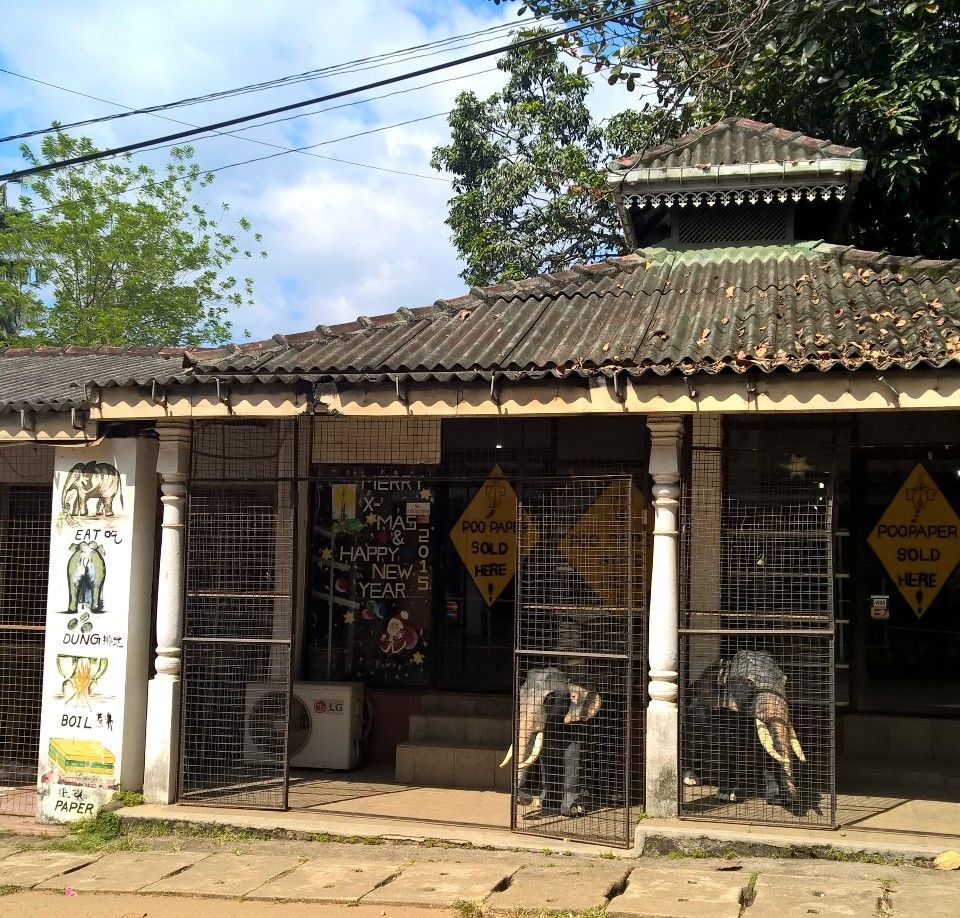 Poo Paper-making center in Sri Lanka